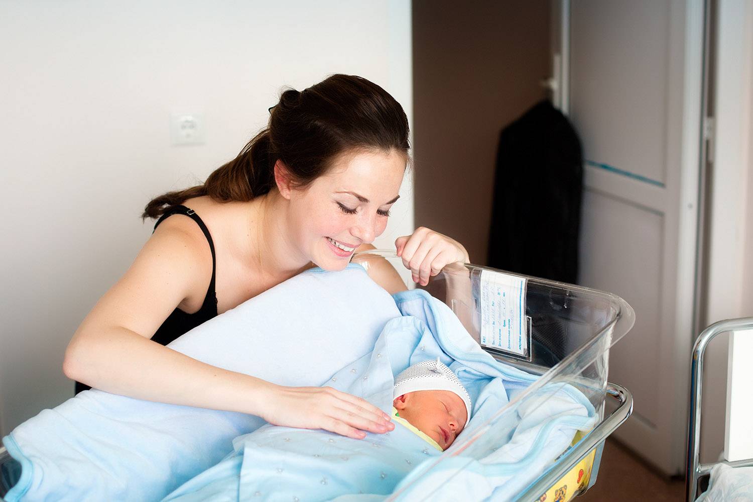 Кормление новорождённого ребёнка | уроки для мам