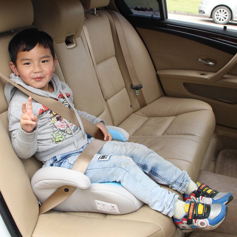 С какого возраста можно перевозить ребенка в автомобильном кресле бустер