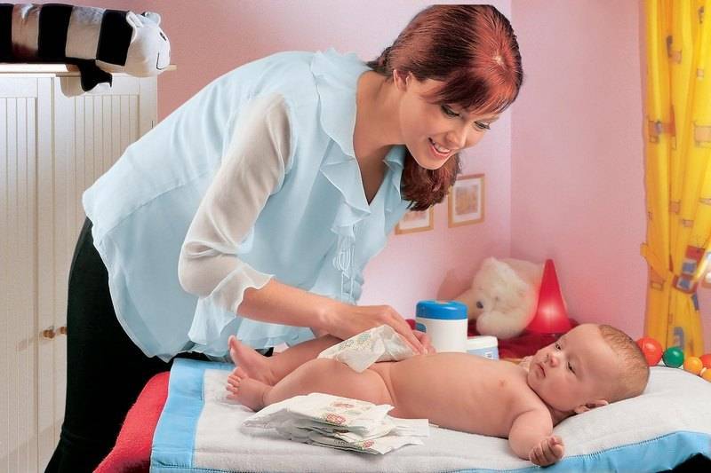 Первые дни жизни новорожденного: что нужно знать и как обращаться с малышом