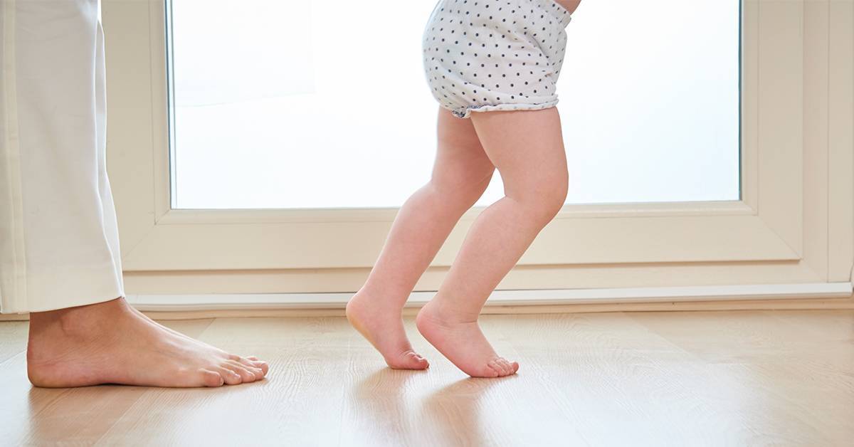 Ребенок ходит на носочках: причины, что делать и мнение доктора комаровского