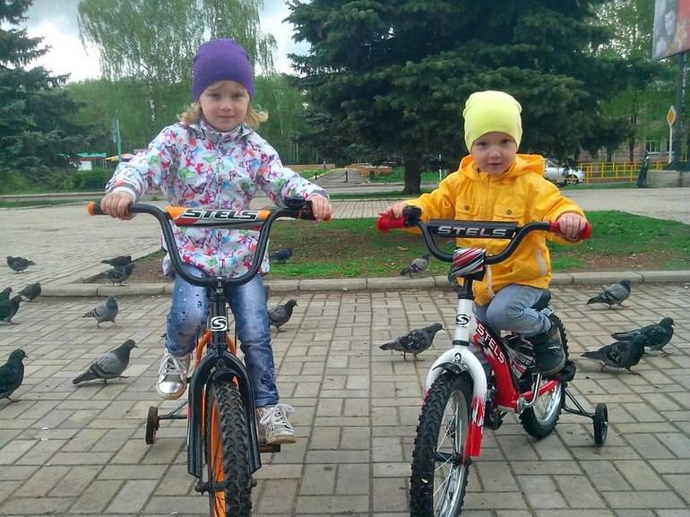 Как научить ребенка кататься на велосипеде
