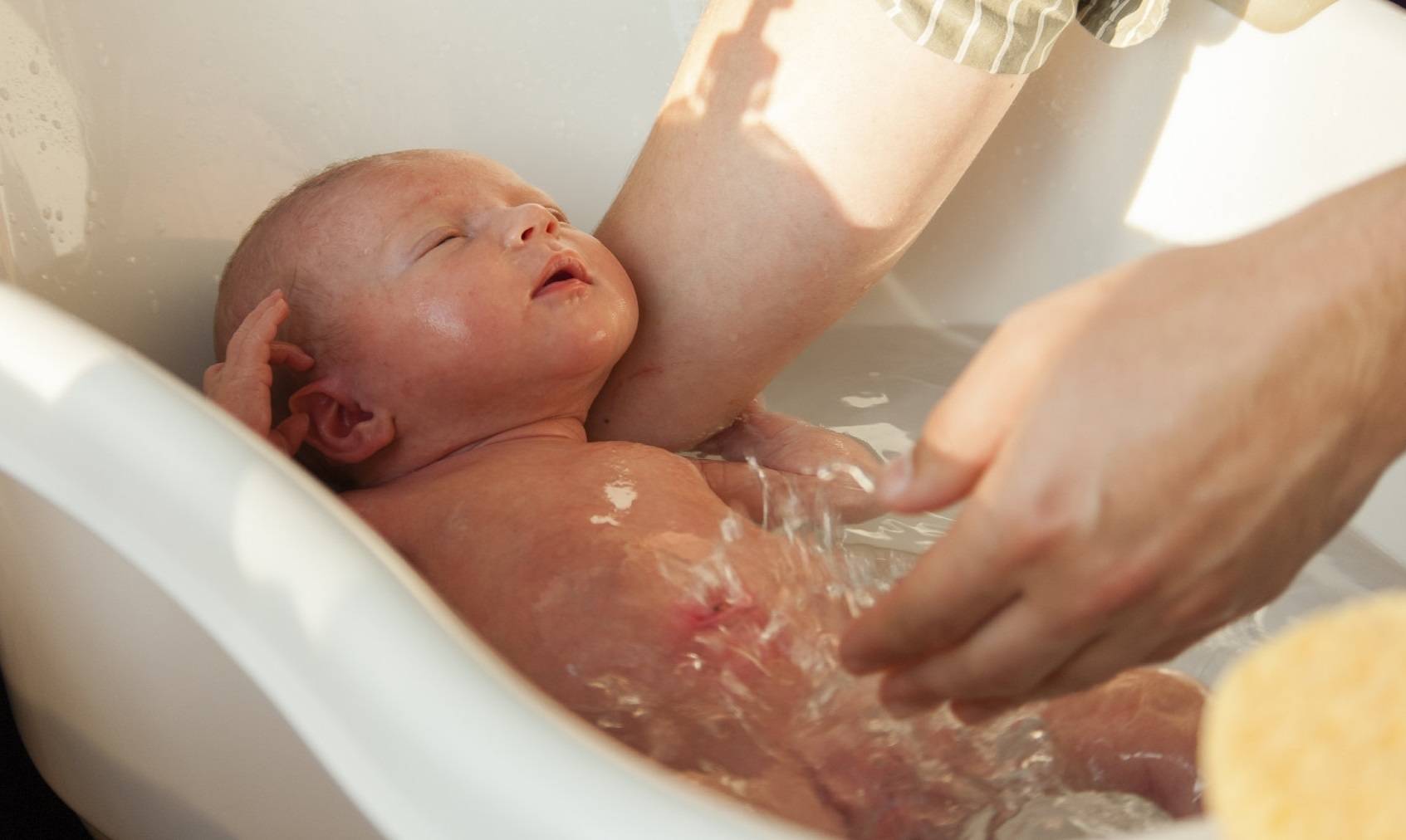Вода в уши новорожденному при купании