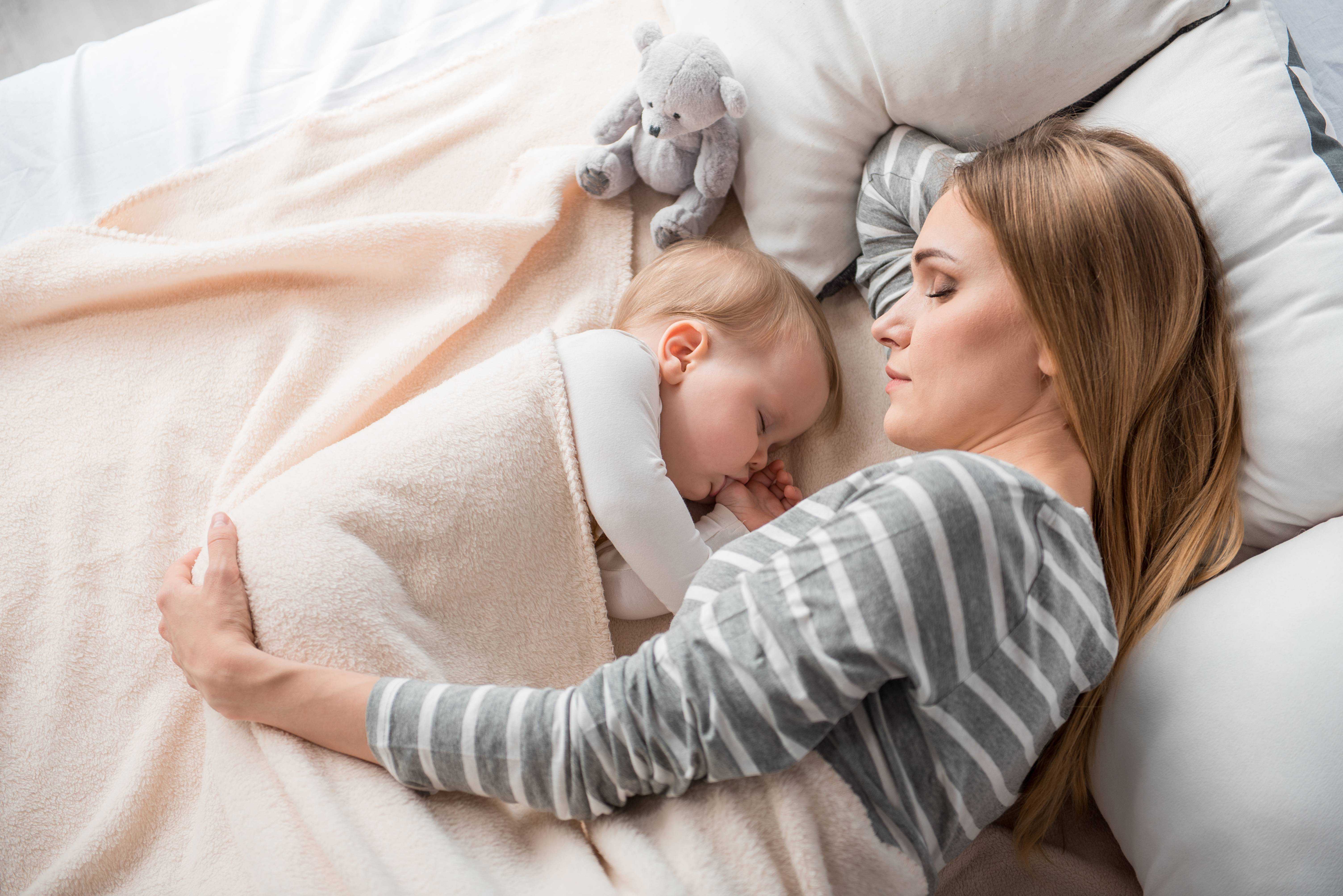 Как приучить ребенка спать отдельно от родителей
