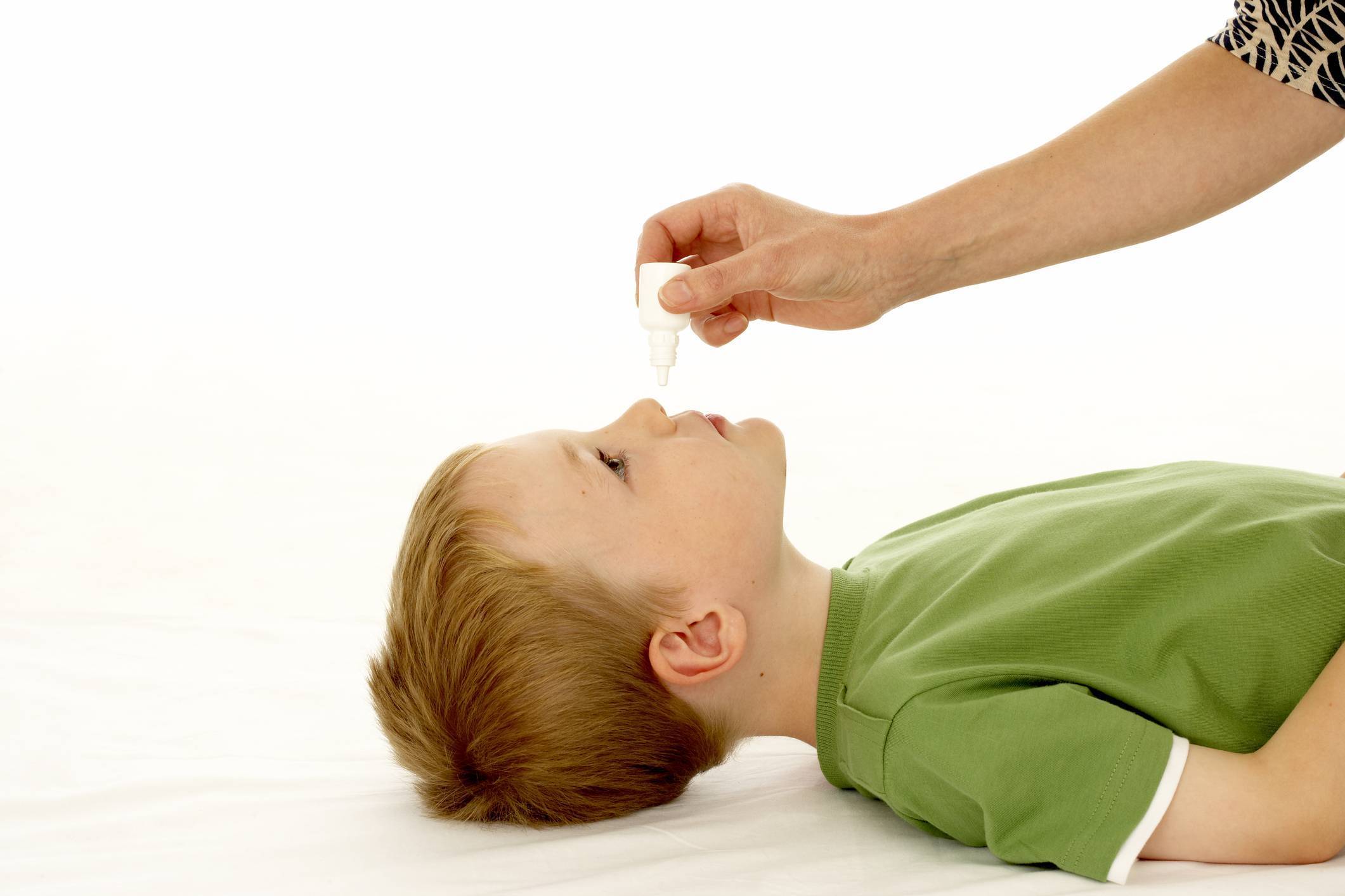 Заложенность носа у новорожденного: что делать, если ребенок плохо дышит?