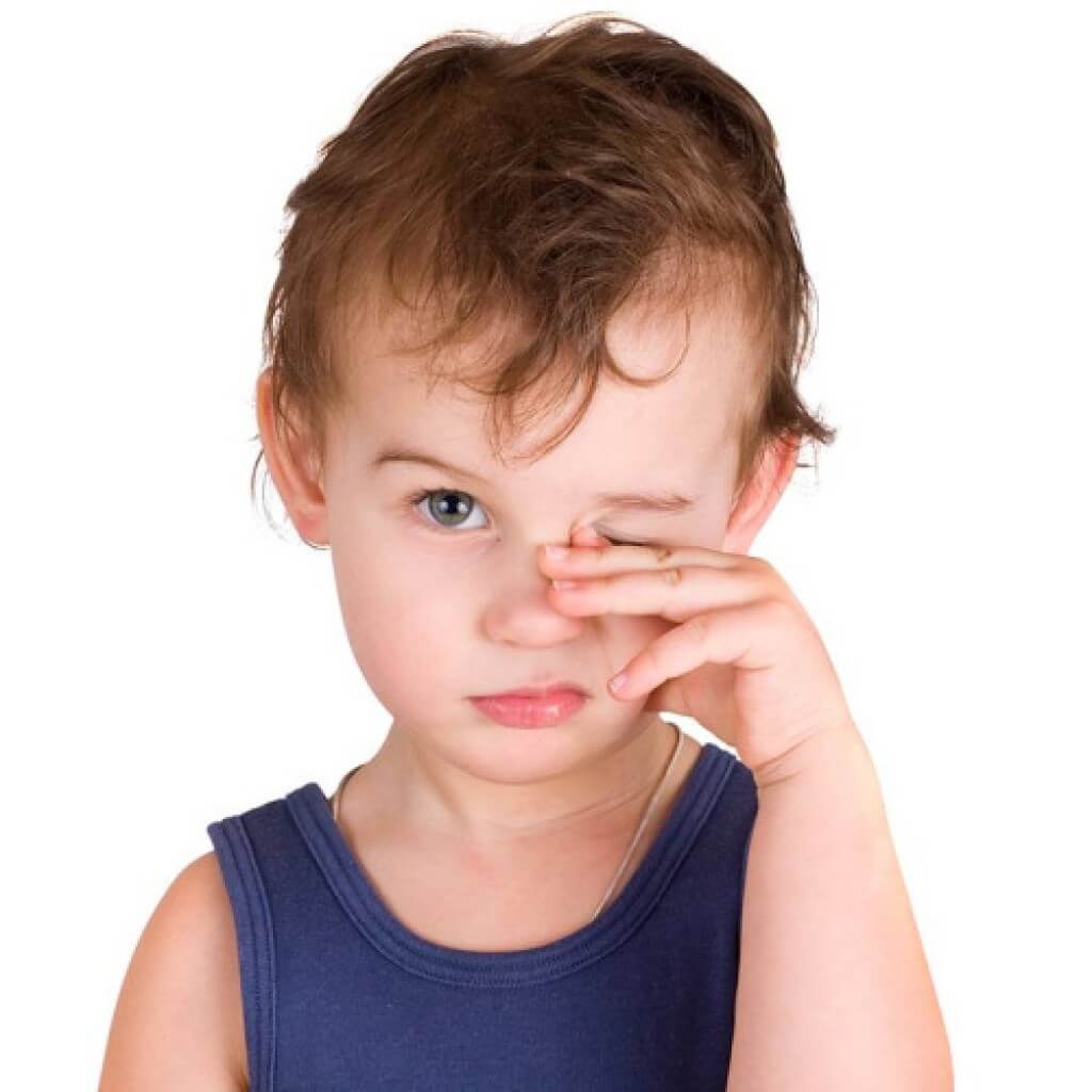 Причины, почему ребенок может часто моргать глазами