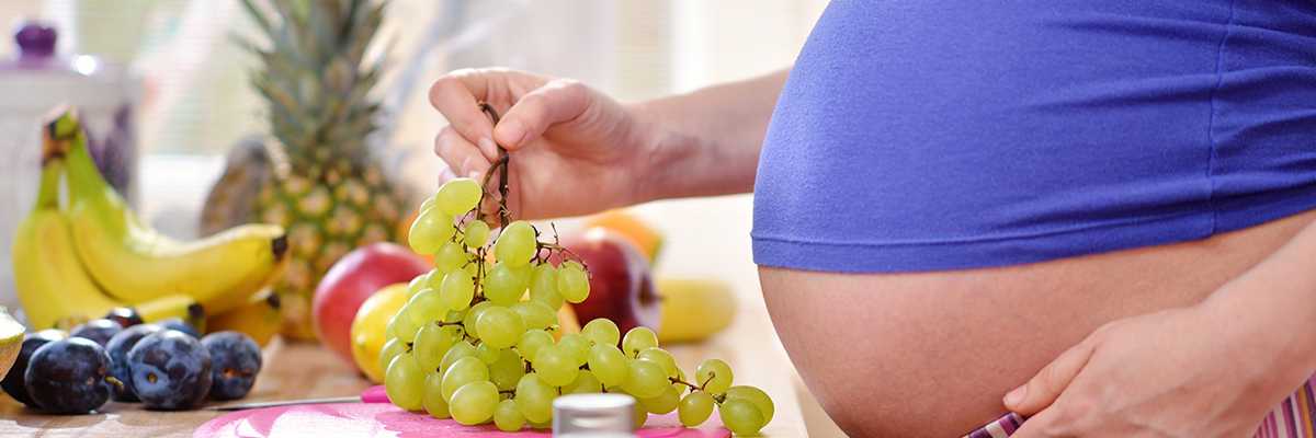 Чернослив и беременность: можно ли беременным употреблять плод, в чем польза и вред?